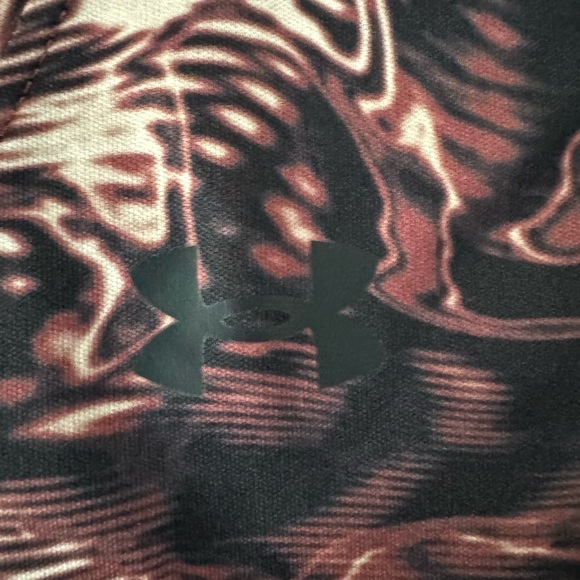 Women’s Under Armour shirt. - Picture 5 of 8